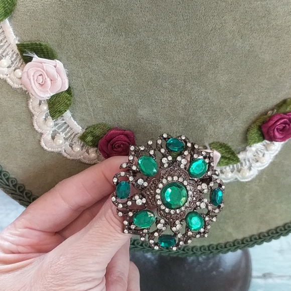 BROOCH & EARRINGS SET! - Picture 7 of 10